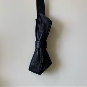 Hyde leather bow belt